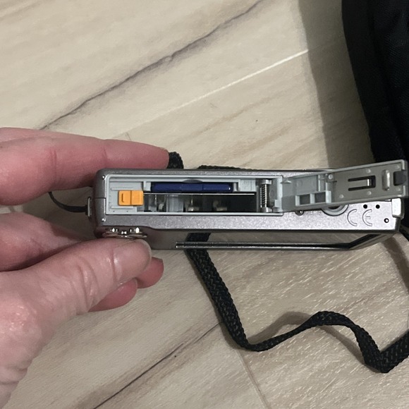 Polaroid T1031 Camera 10mp 3x Optical Zoom 5x Digital Zoom No Battery, Untested - Picture 8 of 11